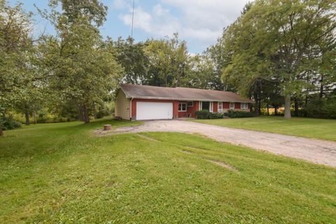 Photo of 10905 W Oakwood Rd, Franklin, WI 53132 (MLS # 1934798)