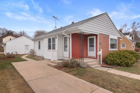 Photo of 345 S Garfield Ave, Port Washington, WI 53074 (MLS # 1902123)