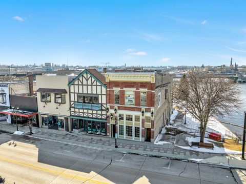 Photo of 810 S 8th St, Manitowoc, WI 54220 (MLS # 1956155)