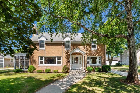 Photo of 1212 Fairmont Ln, Manitowoc, WI 54220 (MLS # 1974412)