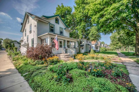 Photo of 115 W Newhall Ave, Waukesha, WI 53186 (MLS # 1979890)