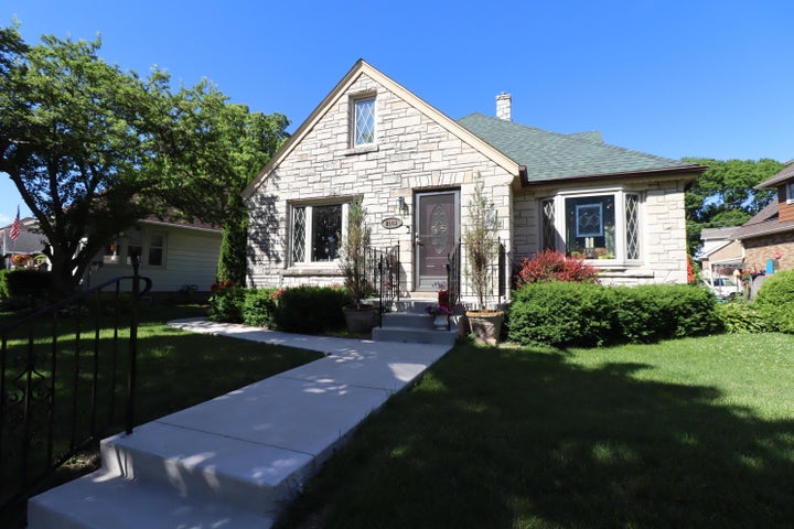 Gorgeous Lannon Stone Home