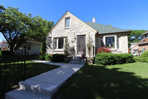 Photo of 2141 S Livingston Ter, West Allis, WI 53219 (MLS # 1978333)