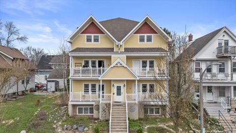 Photo of 3270 N Cambridge Ave, Milwaukee, WI 53211 (MLS # 1958191)