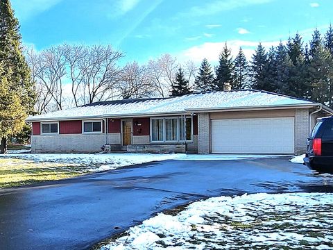 Photo of 15725 Gebhardt Rd, Brookfield, WI 53005 (MLS # 1947221)