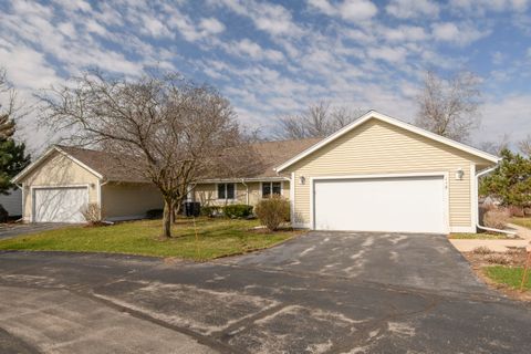 Photo of 118 Harrogate Dr, Waukesha, WI 53188 (MLS # 1955993)
