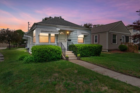 Photo of 1818 E Fernwood Ave, Milwaukee, WI 53207 (MLS # 1966704)