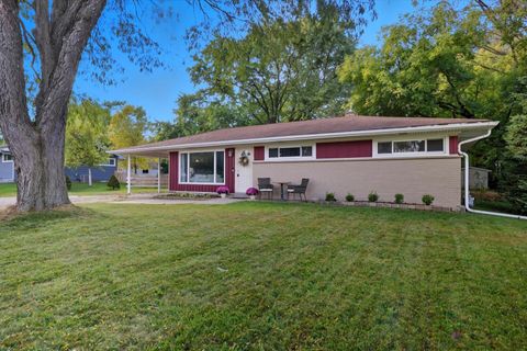 Photo of 2925 N 124th St, Brookfield, WI 53005 (MLS # 1938500)