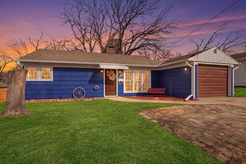 Photo of 1011 Aurora St, Waukesha, WI 53186 (MLS # 1952714)