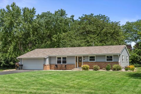 Photo of 480 Rip Van Winkle Dr, Brookfield, WI 53186 (MLS # 1924933)