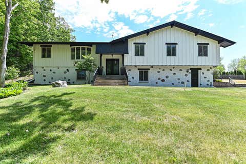 Photo of 21601 W Lochinvar Ln, New Berlin, WI 53146 (MLS # 1964426)