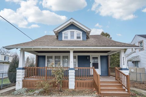 Photo of 9208 W Swan Cir, Milwaukee, WI 53225 (MLS # 1947741)