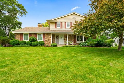 Photo of 2365 Guinevere Dr, Brookfield, WI 53045 (MLS # 1921989)