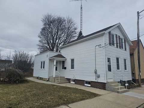 Photo of 1218 S 10th St, Manitowoc, WI 54220 (MLS # 1956365)