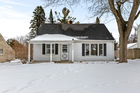 Photo of 8338 N Whitney Rd, Fox Point, WI 53217 (MLS # 1949964)