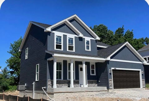 Photo of 1131 Mt. Vernon Dr, Hartford, WI 53027 (MLS # 1968417)
