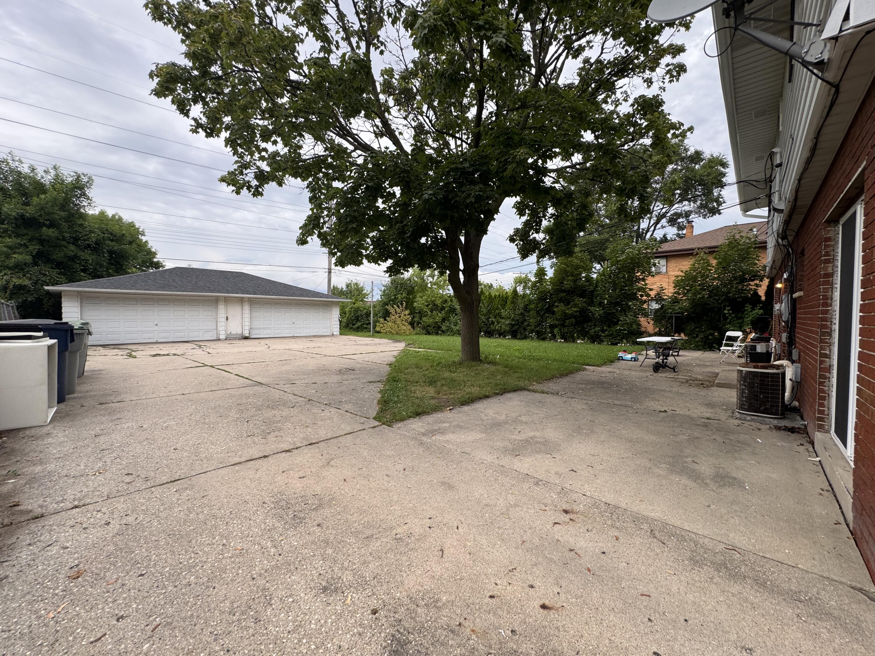 Milwaukee, Wisconsin 53223, United States, 3 Bedrooms Bedrooms, ,2 BathroomsBathrooms,Residential,Active,148427