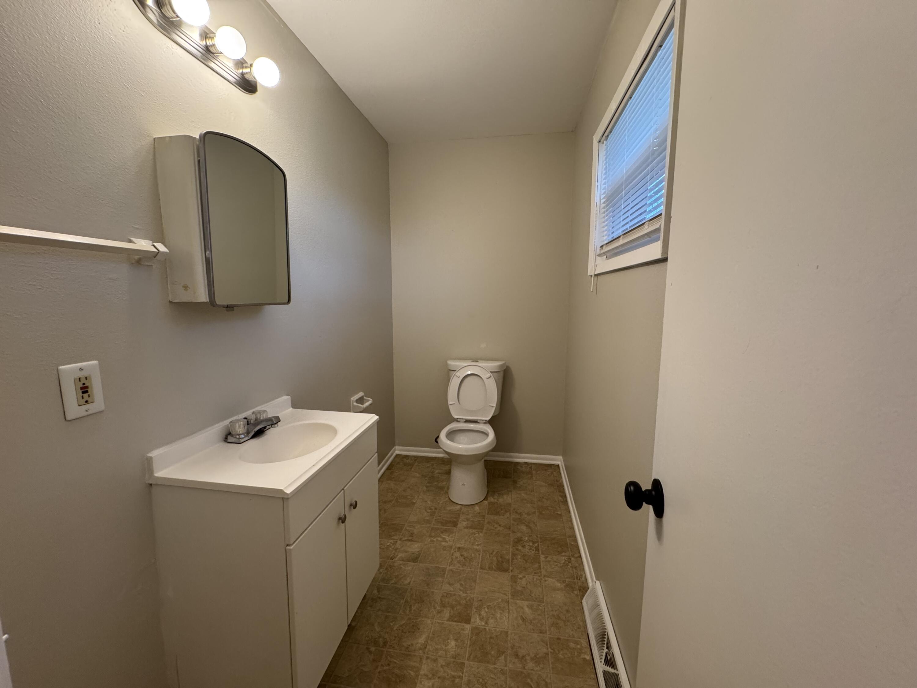 Milwaukee, Wisconsin 53223, United States, 3 Bedrooms Bedrooms, ,2 BathroomsBathrooms,Residential,Active,148427