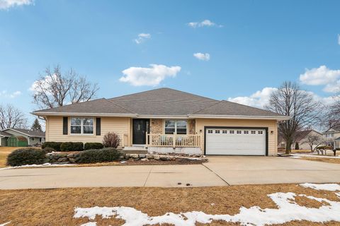 615 N Mill St, Saukville, WI 53080 - #: 1908400