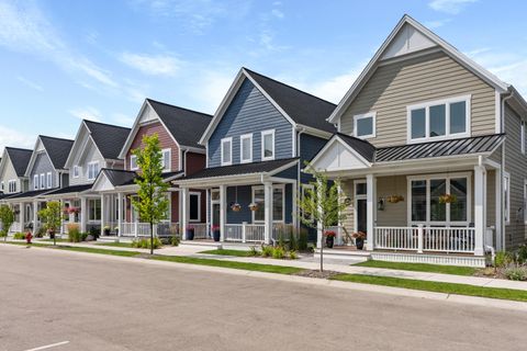 Photo of 6230 W Fox Crossing Dr, Mequon, WI 53092 (MLS # 1958149)