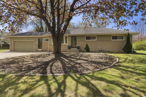 Photo of 3301 E Carol Ct, Oak Creek, WI 53154 (MLS # 1961621)