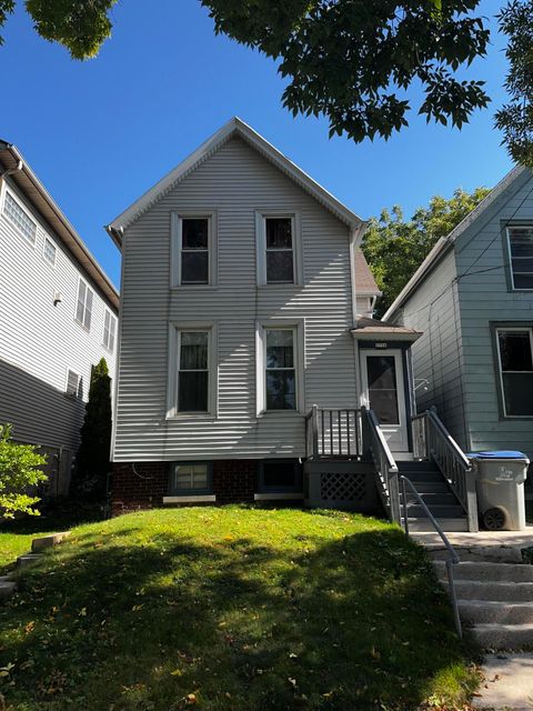 Photo of 1716 N Cass St, Milwaukee, WI 53202 (MLS # 1937498) Photo of 1716 N Cass St, Milwaukee, WI 53202 (MLS # 1937498)