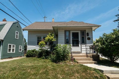 Photo of 7722 W Mount Vernon Ave, Milwaukee, WI 53213 (MLS # 1971018)