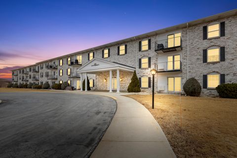 125 N University Dr, West Bend, WI 53095 - #: 1909140