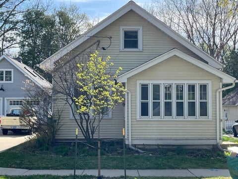 Photo of W66N674 Madison Ave, Cedarburg, WI 53012 (MLS # 1915577)