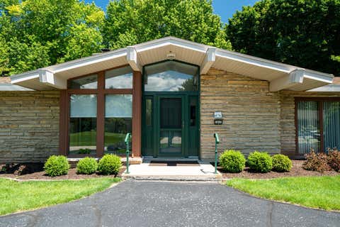 Photo of 2460 Alta Louise Pkwy, Brookfield, WI 53045 (MLS # 1968890)