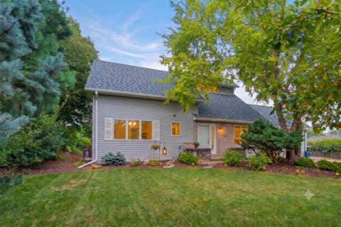 Photo of 409 Red Coat Ct, Waterford, WI 53185 (MLS # 1975381)