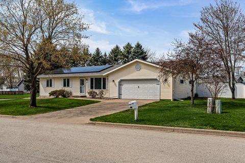 Photo of 805 Harvest Pl E, Holmen, WI 54636 (MLS # 1960090)