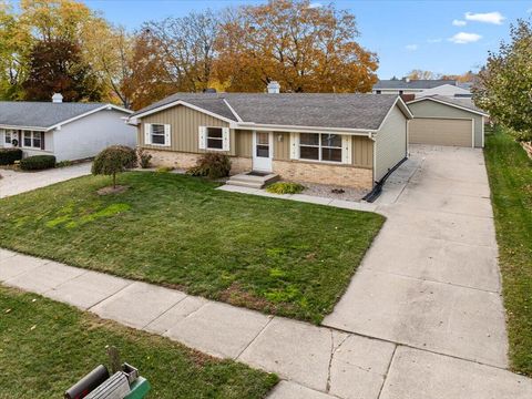 628 Victoria St, West Bend, WI 53090 - #: 1942128