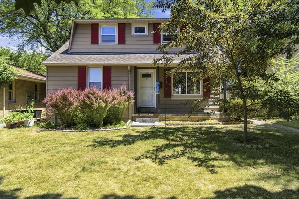 4858 N IROQUOIS AVE, GLENDALE, WI 53217 - Image 5b7d1dcccf31d9afbb5fe2de19e2f099/3252232420