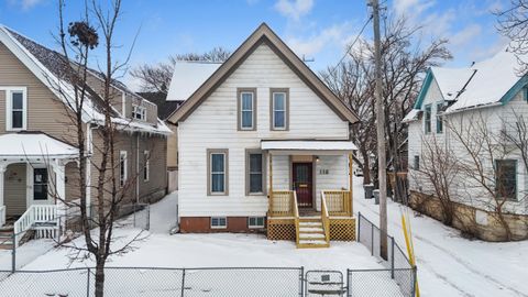 Photo of 118 E North Ave, Milwaukee, WI 53212 (MLS # 1950258)