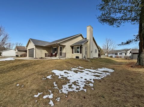 Photo of 4717 S 15th St, Sheboygan, WI 53081 (MLS # 1955218)
