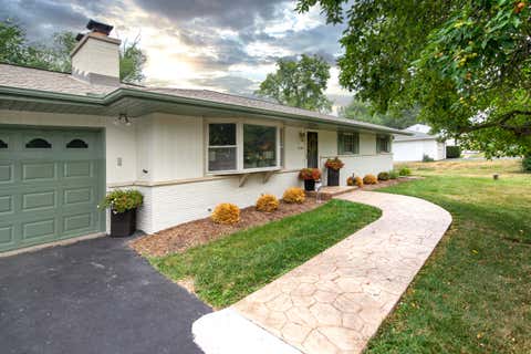 Photo of 2545 Brookside Ln, Brookfield, WI 53005 (MLS # 1972636)