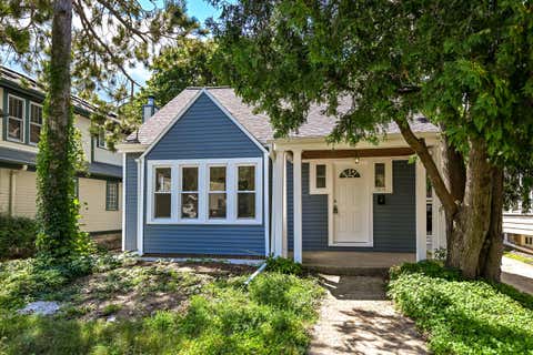 Photo of 7939 Hillcrest Dr, Wauwatosa, WI 53213 (MLS # 1976588)