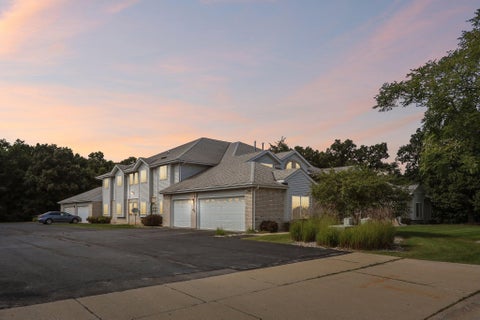 Photo of 9101 S Aspen Dr, Oak Creek, WI 53154 (MLS # 1978508)