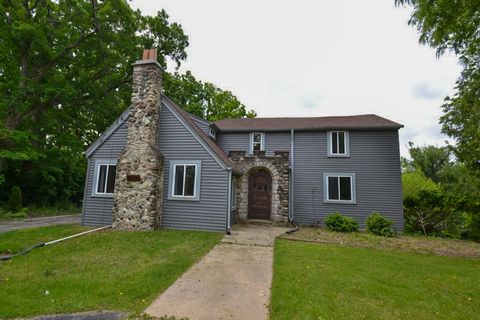 Photo of 18435 Hoffman Ave, Brookfield, WI 53045 (MLS # 1926127)