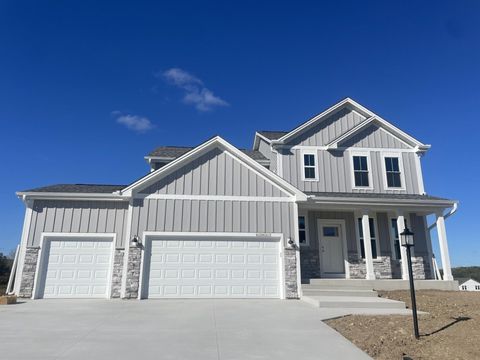 Photo of W193N5017 Rosemary Rdg, Menomonee Falls, WI 53051 (MLS # 1946332)