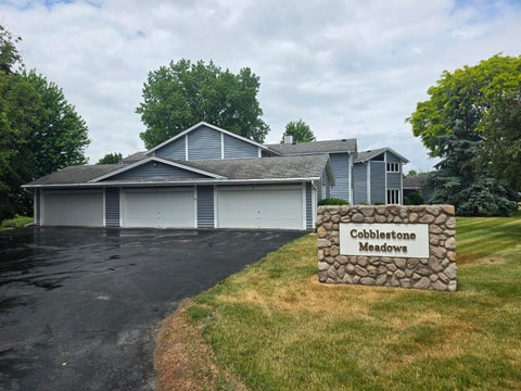 Photo of W157N11457 Hilbert Ln, Germantown, WI 53022 (MLS # 1968136)