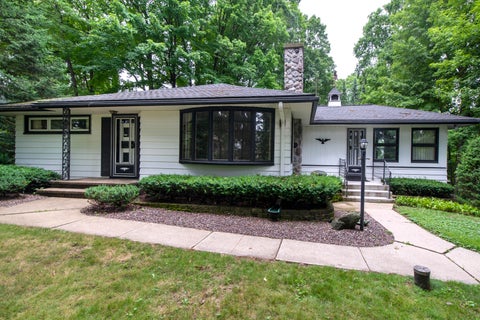 Photo of 755 Adelmann Ave, Brookfield, WI 53045 (MLS # 1976180)