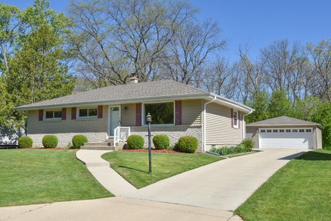 Photo of 8222 W Norwich Ave, Greenfield, WI 53220 (MLS # 1962072)