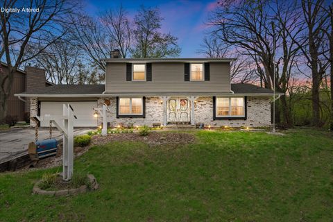 Photo of 3710 S Pleasant View Dr, New Berlin, WI 53151 (MLS # 1959836)