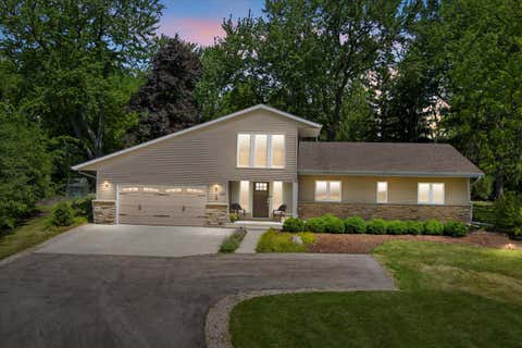 Photo of 8414 W Poplar Dr, Mequon, WI 53097 (MLS # 1963466)