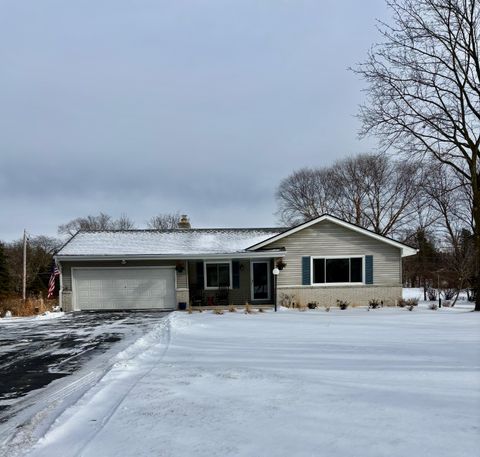 Photo of 11284 N Lake Shore Dr, Mequon, WI 53092 (MLS # 1948605)