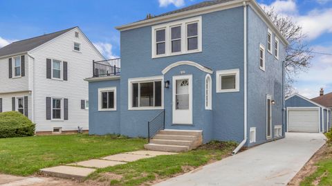 Photo of 2121 Cleveland Ave, Sheboygan, WI 53081 (MLS # 1959598)