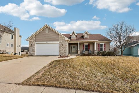 Photo of 320 S Boulder Ridge Dr, Lake Geneva, WI 53147 (MLS # 1952641)