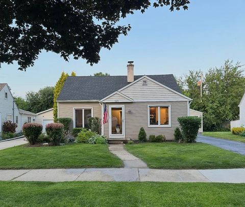 Photo of 320 S Honey Creek Dr, Milwaukee, WI 53214 (MLS # 1950169)